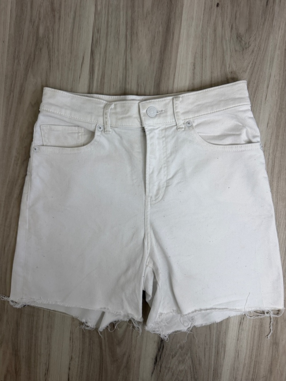 Express White Women's High-Rise Denim Shorts size 0